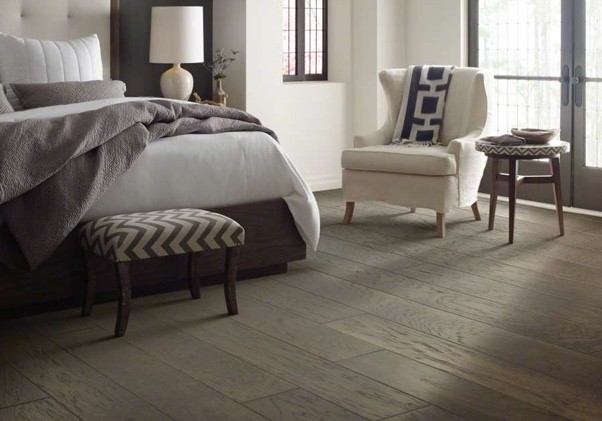 Bedroom hardwood flooring | The L&L Company